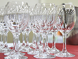 食器類は陶器にて、グラスはガラス製を使用