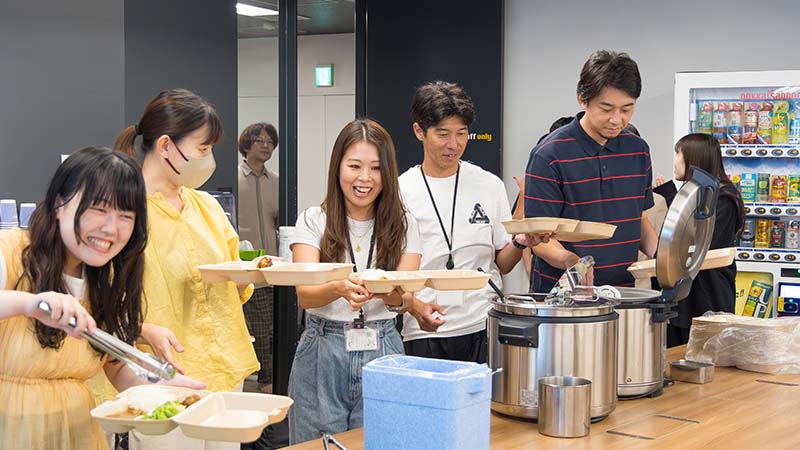 福利厚生の一環に!“一緒に食べる”は、最高のチームビルディング