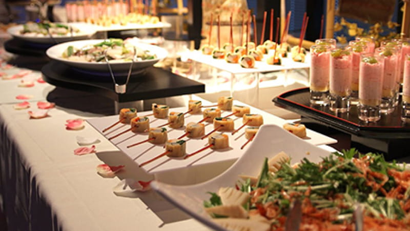 ゲストを惹きつけるおもてなし!会話を弾ませる華やかな空間と料理の演出