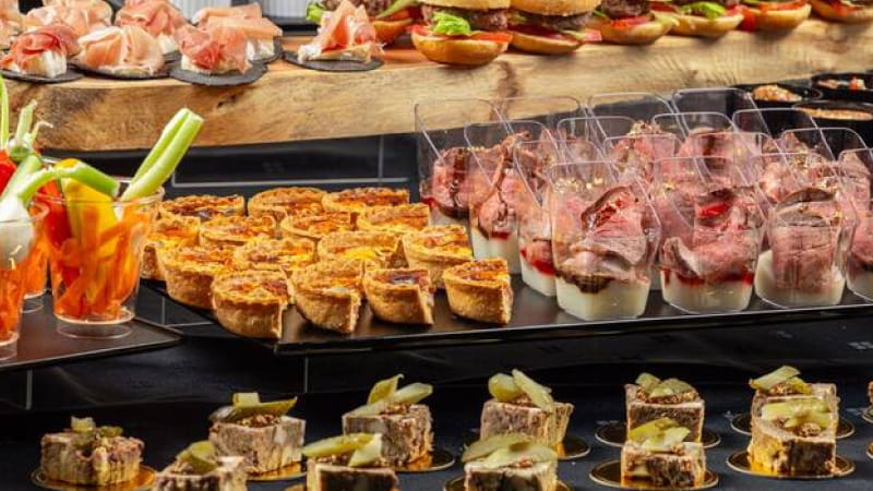 空間を華やかに引き立てるラインナップ