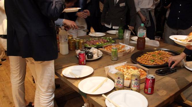 処理しやすい使い捨て皿でのケータリングでした。