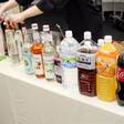 何を飲みますか？　種類豊富なドリンクカウンター