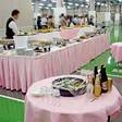 歓談卓にはキンキンに冷えたビールやジュース、お寿司も配備しています！