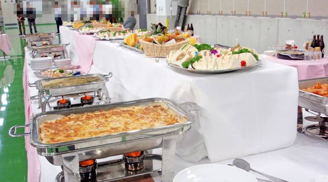 温製料理は多めに配置！アツアツで召し上がっていただけます！