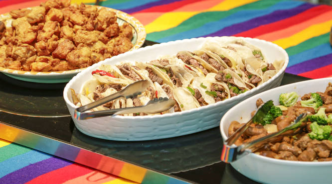 ボリュームたっぷり！メキシカンディナー　スパイシーチキンの唐揚げ/チーズ&ビーフの一口タコス/メキシカンチョリソーとポテトのグリル