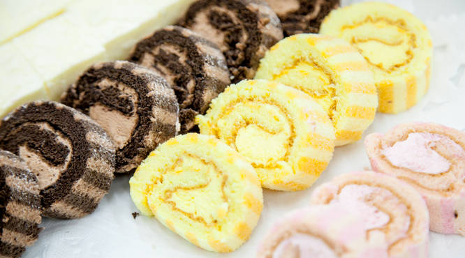 ミニカットケーキとロールケーキの盛り合わせ