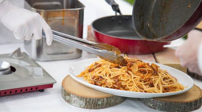 あつあつパスタを現地で仕上げます