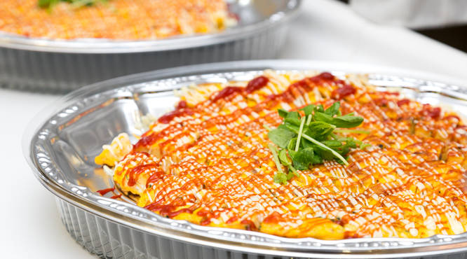 オムレツは加熱材でアツアツに