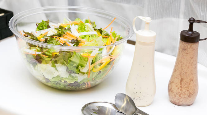 シャキシャキサラダはサラダボールに入れておしゃれに