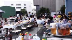 鉄板焼きBBQ！　青空の下で、ビールはいかがですか？