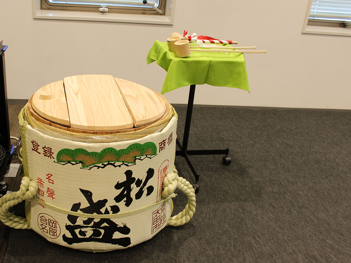 初めての鏡開き！大きな樽酒と華やかフィンガーフードで祝う 