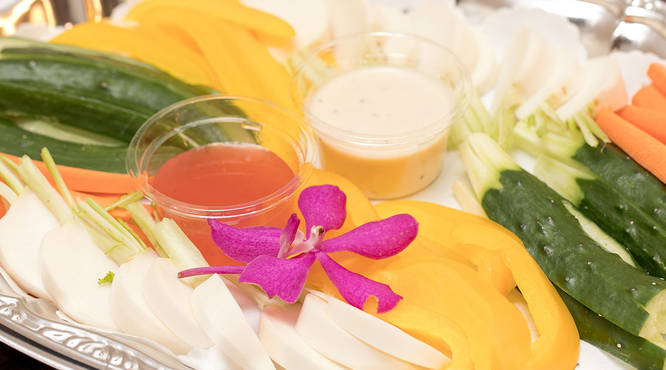 彩り野菜のスティック　ディップ添え