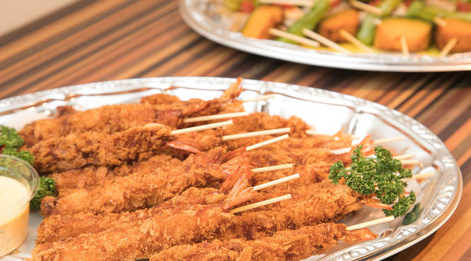海老フライも串で食べやすい！