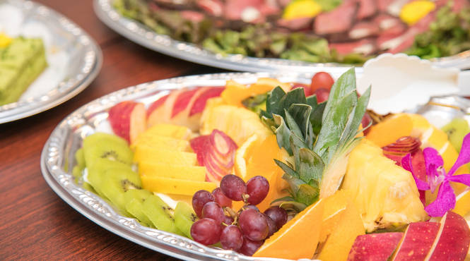 フルーツ盛り合わせで華やかに