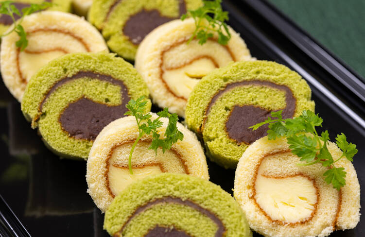 2色のロールケーキ