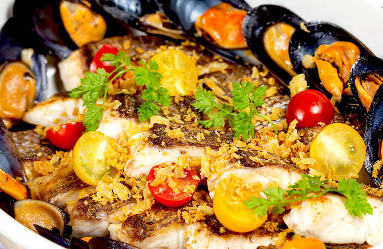 鮮魚とムール貝の香草パン粉焼き