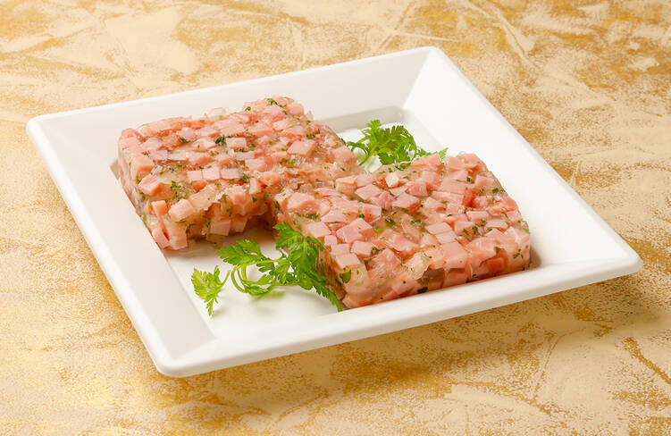 燻製した森林鶏胸肉とじゃがいものテリーヌ