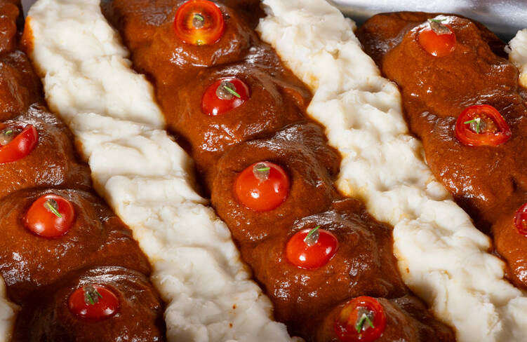 【温製】フォアグラ入りハンバーグ 黒トリュフソース添え