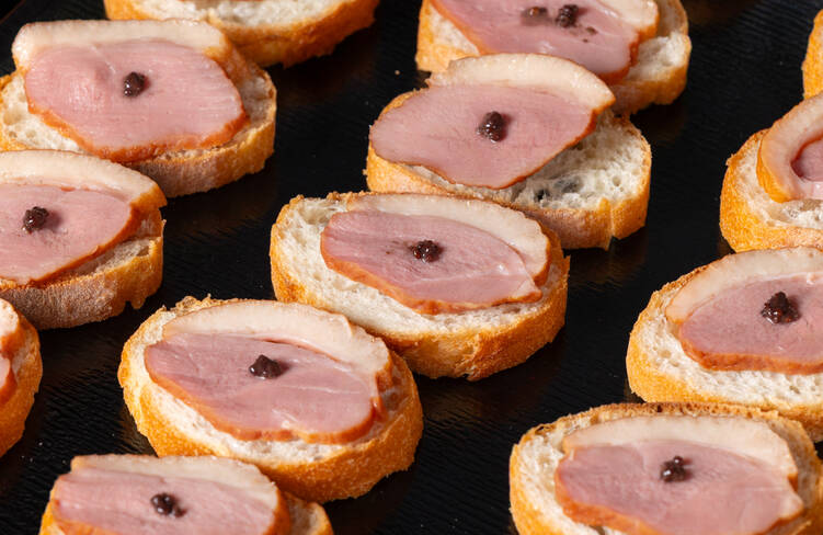 燻製カモのカナッペ