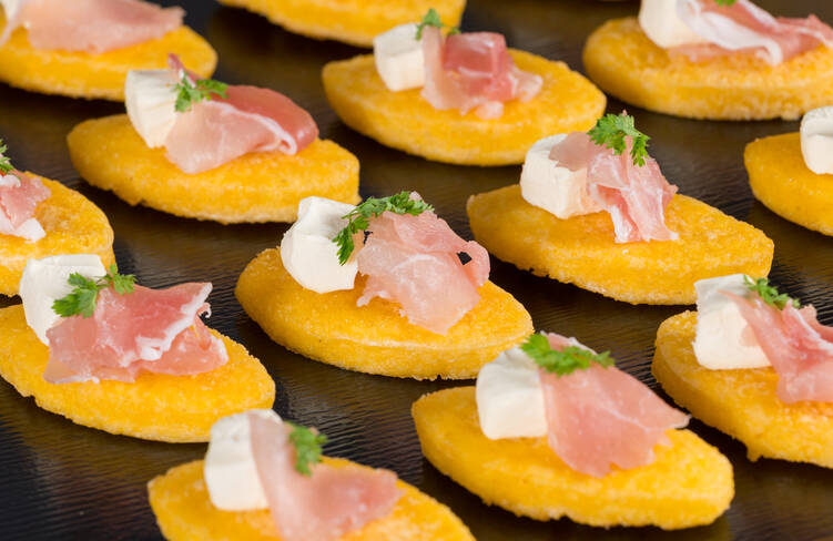 ポレンタフリット 生ハムチーズ乗せ