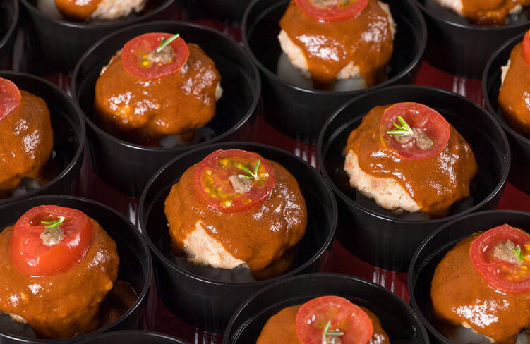 フォアグラ入りハンバーグ 黒トリュフソース添え