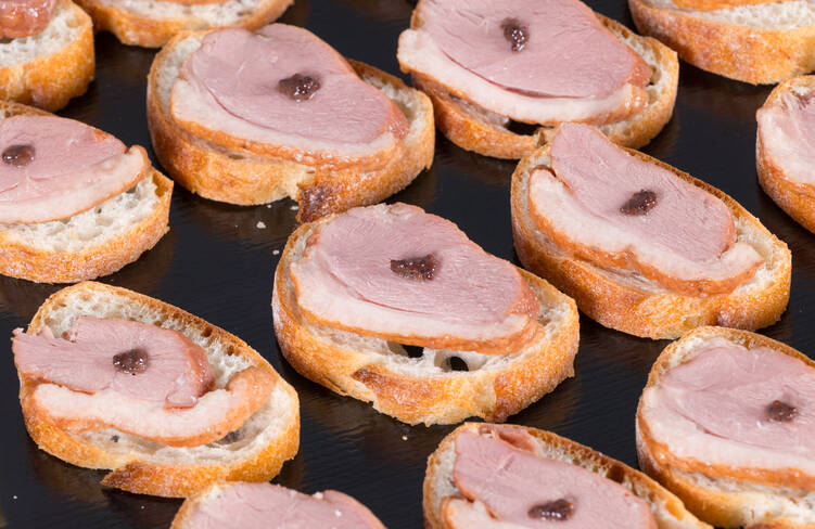燻製カモのカナッペ