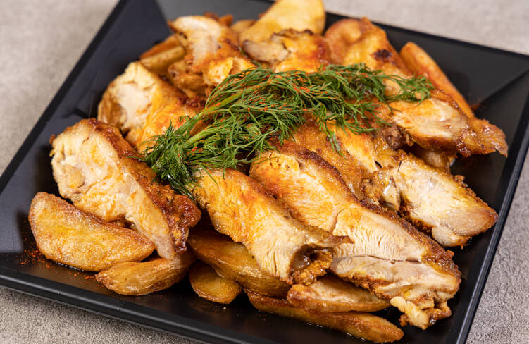 【大皿料理】森林鶏のケイジャンチキンとケイジャンポテト