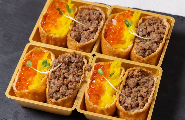 2種の贅沢彩りいなり(いくら・肉そぼろ)