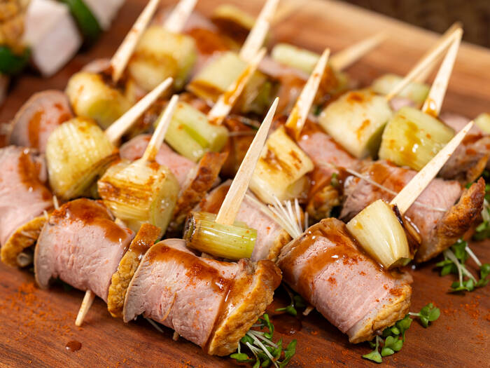 串焼き用中型串6本セット　木製スタンド付き　アンチック飾り　ヨーロッパ製　手作り フレンチ串焼きケータリング・ラグジュアリー(N)｜Le Defi Osanai ル