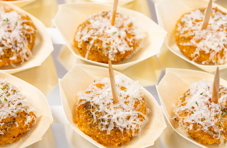 イカスミリゾットのコロッケ