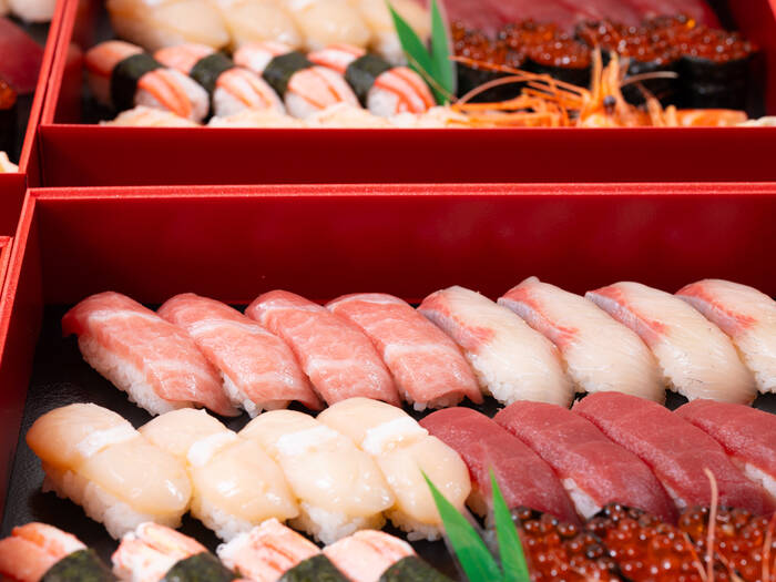 鮨だけお届け》折箱入・豊洲直送つかごしの極鮨｜懐石tsukagoshi(カイ