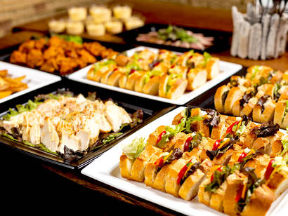 3種のサンドイッチと肉料理、揚げ物、デザートプラン