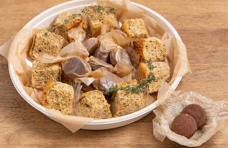 紅茶のシフォンケーキ・ココアの自家製ショートブレッド