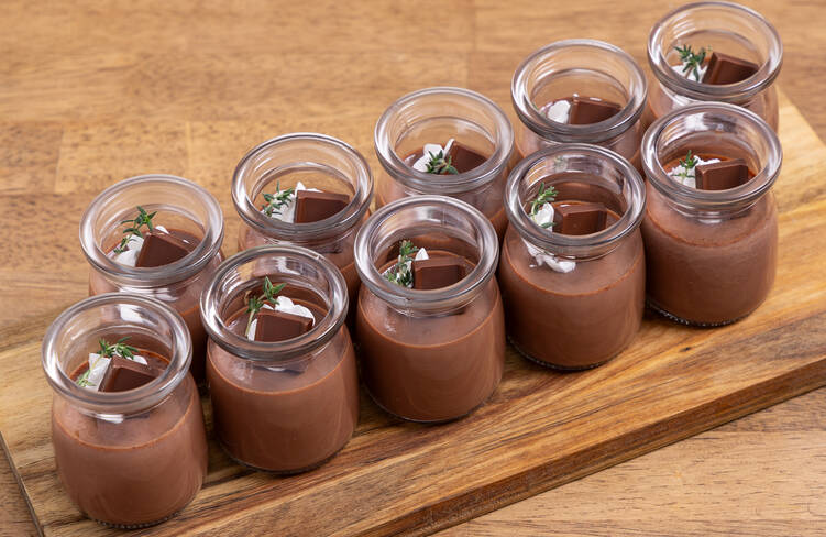 チョコレートムースの自家製瓶詰めスイーツ