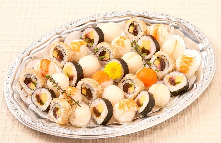 手まり寿司と2種の巻き寿司