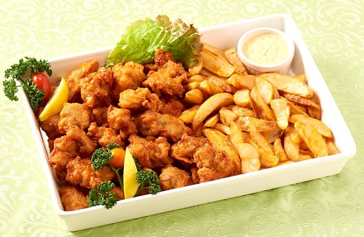 【温製】鳥の唐揚げとスパイシーフライドポテト