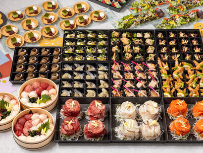 小分け和食ブッフェ‐1番人気！3種の刺身の山が連なる＜上弦の月＞プラン