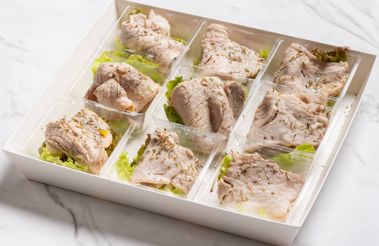 ローズマリーに漬けた 自家製ローストポーク