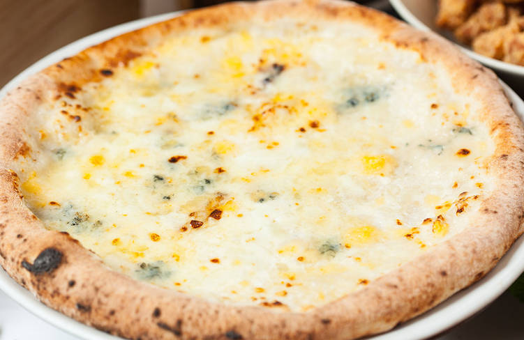 【ピッツァ】4種のチーズのピッツァ ～イタリア産BIOのハチミツ付～