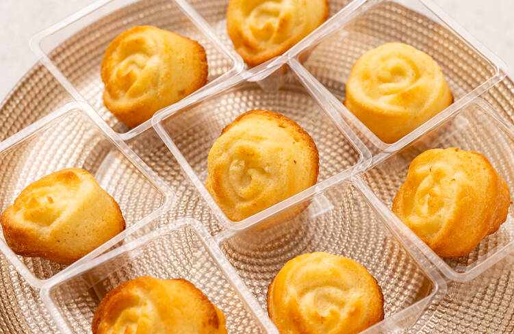 バラ型のプティケーキ