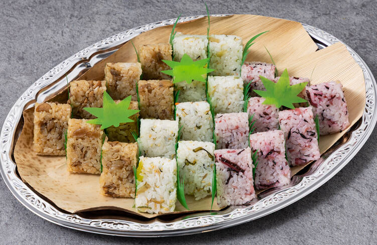 小町おにぎり(鶏めし、高菜めし、梅ひじきめし)