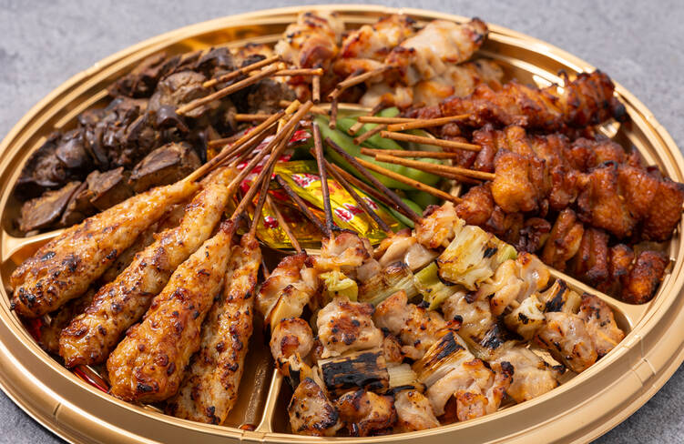 焼き鳥盛り合わせ(つくね、モモ、ねぎま、鶏皮、レバー)