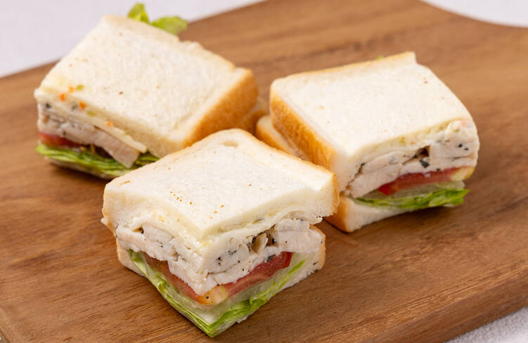 ハーブチキンチーズのサンドイッチ