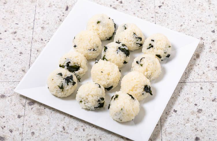 ワカメの一口おにぎり