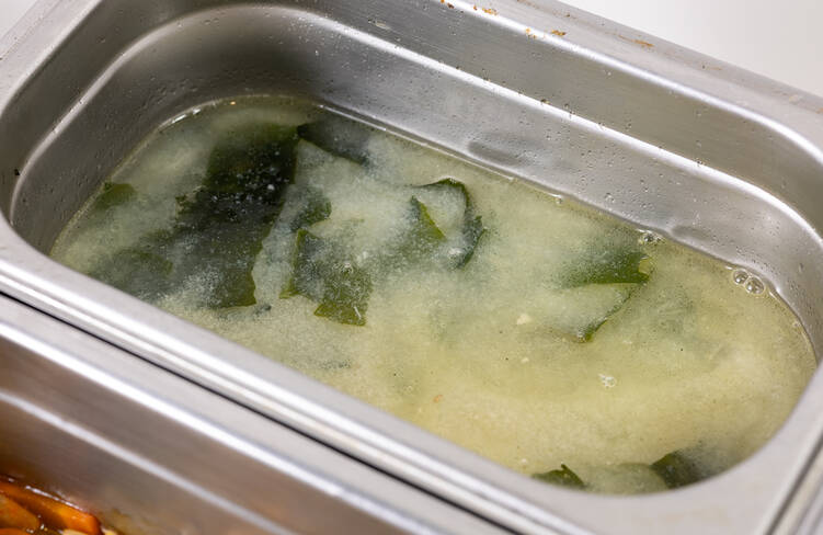 鶏白湯わかめスープ