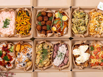 おにぎり屋さんのお惣菜BOX・フル(1,500円) 