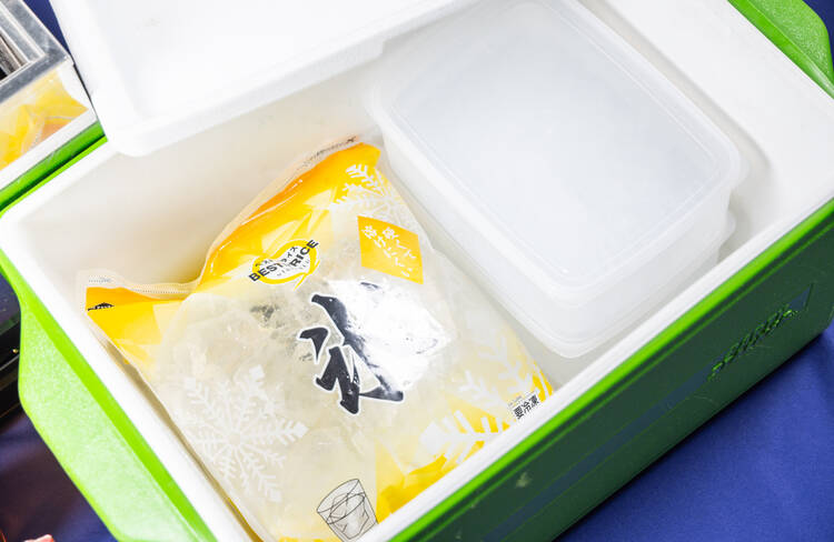 ドリンク用氷とサーバー冷却氷