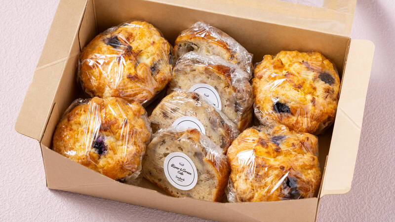 ブルーベリーマフィン×バナナブレッドの焼き菓子BOX(800円/人)