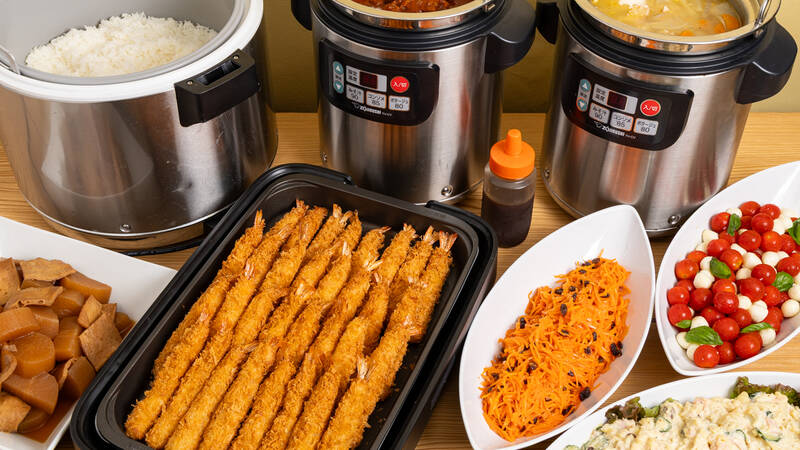 〈ホットミール〉ビーフソテーと海老フライの贅沢プラン(1,800円/人)