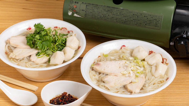 澄んだ旨みが特徴のチキンベースフォープラン(1,200円/人)